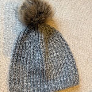 Knit Pom Pom Beanie in Heather Gray